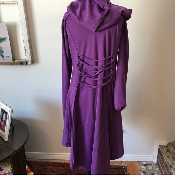 SERINITA plum coloured purple cloak cape style dress with corset closures. XXL - Picture 3 of 12